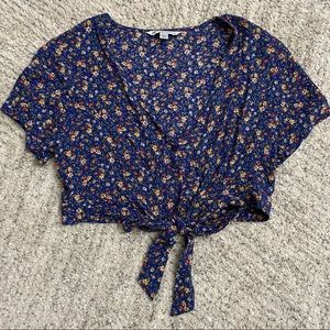 AEO | blue floral front tie crop top with buttons